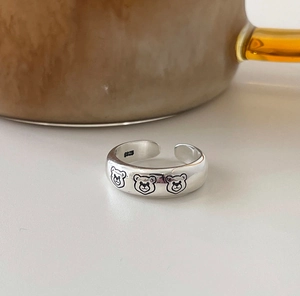 Macro shot of S925 sterling silver ring showing bear pattern and hallmark stamp