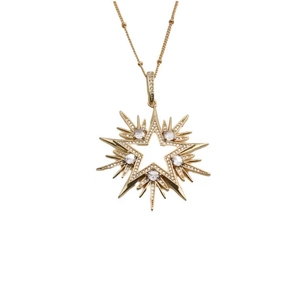 Collier élégant avec pendentif étoile doré orné de pierres de zircone cubique claires