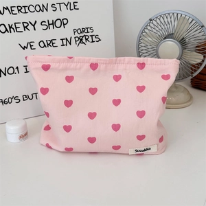 Close-up of pink canvas tote bag with heart print and branded Sozakka woven label