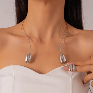 Parure de bijoux 3 pièces en argent avec collier goutte d'eau et boucles d'oreilles