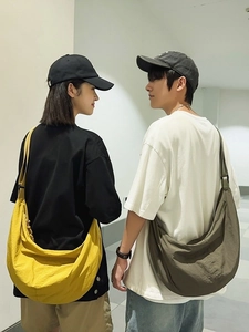 Sac Bandoulière En Nylon Grande Capacité Style Rue Sac À Épaule Décontracté Avec Sangle Réglable Pour Hommes
