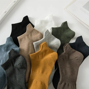 Multi-color breathable cotton ankle socks for men featuring tab design and arch support