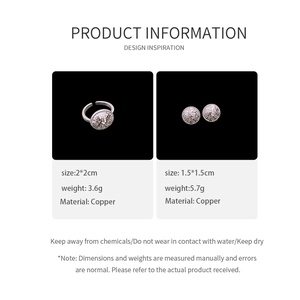 Détail de l'ensemble boucles d'oreilles et bague plissées rondes en cuivre argenté
