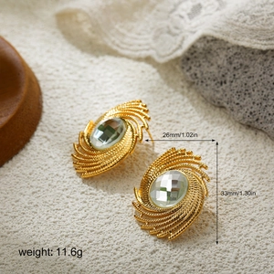 Detailed view of 18K gold plated vintage earrings with size 33x26mm and 11.6g weight