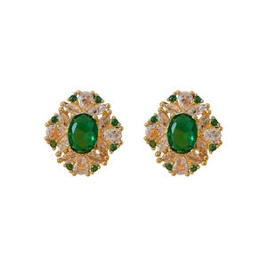 Boucles d'oreilles luxueuses plaquées or avec zircons verts et cristaux étincelants