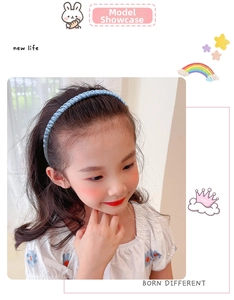 Detail of light blue pleated satin headband with non-slip teeth for little girls