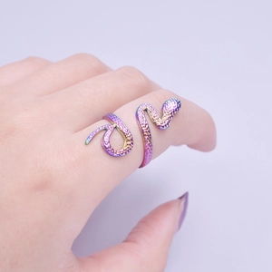 Anello a serpente regolabile in acciaio inossidabile con finitura sfumata colorata