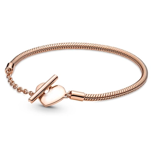 Elegante bracciale a catena serpente in oro rosa con ciondolo a cuore e chiusura a T