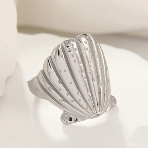Minimalist stainless steel ring with 3D pleated seashell relief and silver finish