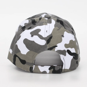 Vue arrière d'une casquette de baseball camouflage avec sangle réglable en coton