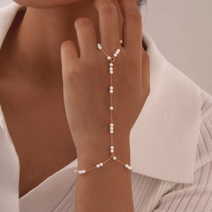 Detail of 18K gold-plated double-layer slave bracelet with delicate white pearls