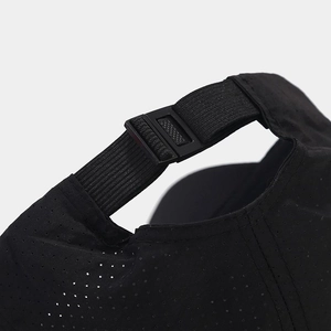 Solid color quick-dry breathable baseball cap with adjustable buckle and elastic strap