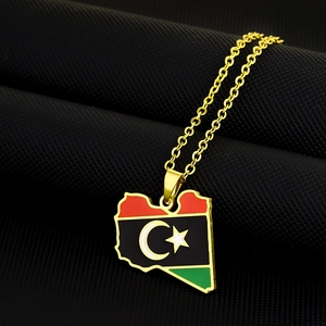 Collier en acier inoxydable doré avec pendentif carte de la Libye et drapeau émaillé