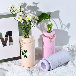 Three-piece set of four-leaf clover resin vases in pastel beige pink and purple colors