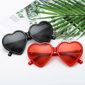 Heart Shaped Sunglasses PC Frame AC Lens UV400 Protection Trendy Large Frame Retro Fashion Eyewear For Women Party