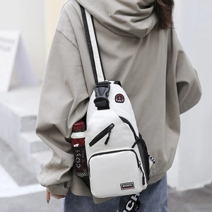 Sac de poitrine blanc en nylon étanche avec sangle et poche filet latérale de sport