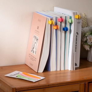 Colorful silicone bookmark set with automatic page following for books and notebooks