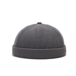 Bonnet docker minimaliste gris en maille côtelée pour homme et femme avec bord roulé