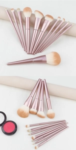 Details von 12 Make-up-Pinseln mit roségoldenen Griffen und weichen Synthetikborsten