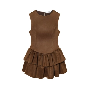 Robe courte sans manches marron foncé en suédine avec ourlet à volants superposés