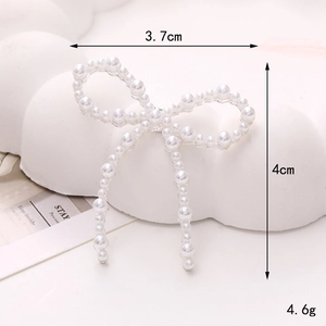 Vue détaillée du nœud en perles avec dimensions 3.7cm x 4cm et poids de 4.6g sur blanc