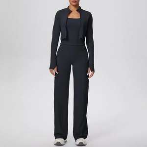 Ensemble de yoga noir trois pièces avec veste zippée, brassière et pantalon large