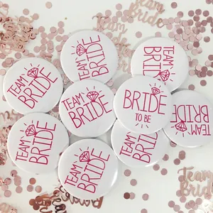Badges Team Bride blanc et or rose pour enterrements de vie de jeune fille et mariages