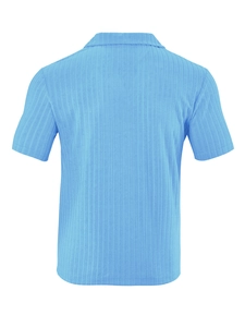 Vue arrière du polo en tricot bleu à manches courtes avec motif jacquard texturé vertical