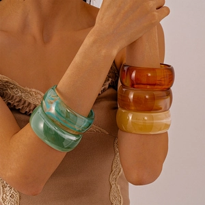 Vintage chunky acrylic resin bangles with marble texture in emerald and amber tones