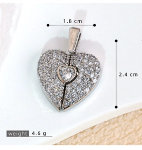 Detail view of heart-shaped zircon pendant with size specs 1.8cm by 2.4cm and 4.6g weight