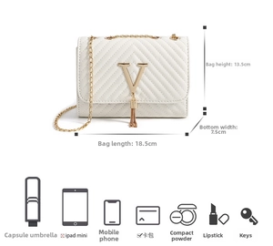 Size guide for white quilted shoulder bag showing dimensions and daily item capacity