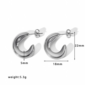 Detailed size specifications for silver C-shaped stainless steel earrings with measurements