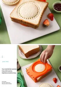 Gros plan du scelleur de sandwich rond pressant le pain avec des anneaux en plastique
