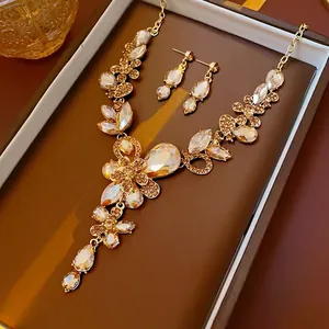 Vintage Barock Legierung Champagner Strass Blumen Wassertropfen Halskette Und Ohrringe Silberohrstecker Damen Hochzeitsbankett