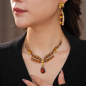 Details des Vintage Gold Halsketten und Tropfenohrring Sets mit Bernstein Kristallen