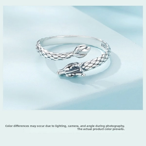 Detailed close-up of S925 sterling silver dragon ring showing intricate scale textures