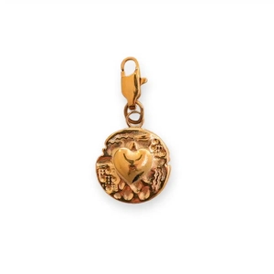 Λεπτομερής λήψη χρυσού μενταγιόν καρδιάς 18K από ανοξείδωτο ατσάλι με κούμπωμα καβούρι