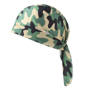 Close-up of camouflage cycling bandana featuring breathable fabric and adjustable ties