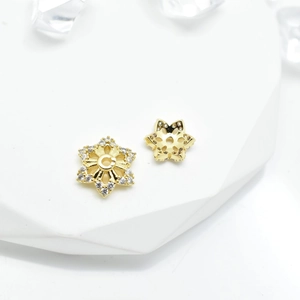 Distanziatori floreali dorati con strass per creazione di gioielli fai-da-te e perline