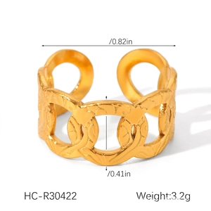Detailed size parameters of gold-plated stainless steel chain ring showing width and diameter