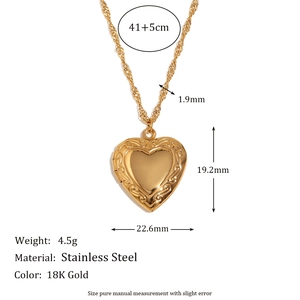 Collier avec médaillon coeur en acier inoxydable doré 18K et détails vintage