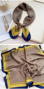 Détail d'un foulard carré en soie jaune avec motifs géométriques bleus et texture douce