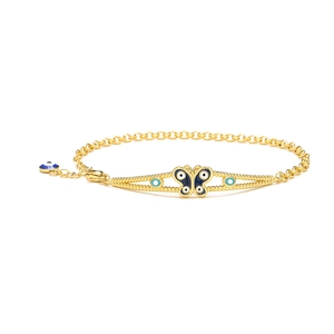Makro-Detail von 18K vergoldetem Schmetterling-Armband mit Emaille-Evil-Eye-Anhängern