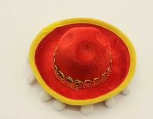 Mini Mexikanischer Filzhut in Rot mit weißen Bommeln und goldener Webbordüre Detail