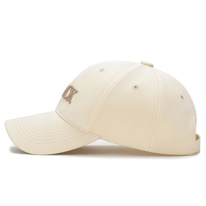 Cappellino da baseball classico in cotone beige con ricamo 3D UCK e visiera curva