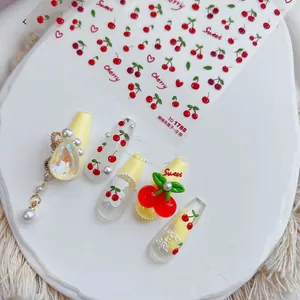 Macro des autocollants à ongles cerise 5D en relief et faux ongles décoratifs ours-cœur