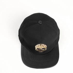 Casquette hip hop avec crâne en métal et visière plate à texture de serpent