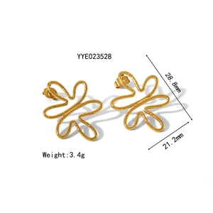 Spécifications de taille des boucles d'oreilles fleurs évidées en acier au titane doré