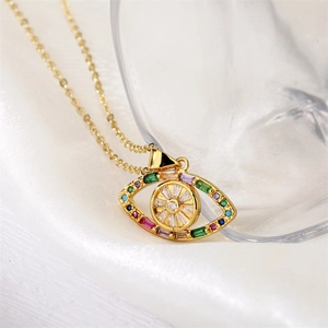 Collier œil maléfique doré avec zircons colorés et chaîne en perles élégante