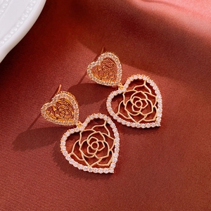 Orecchini Pendenti Vintage Cuore Cavo Fiore Di Rosa Rame Con Intarsio Di Zirconi E Perno In Argento Per Donna Elegante